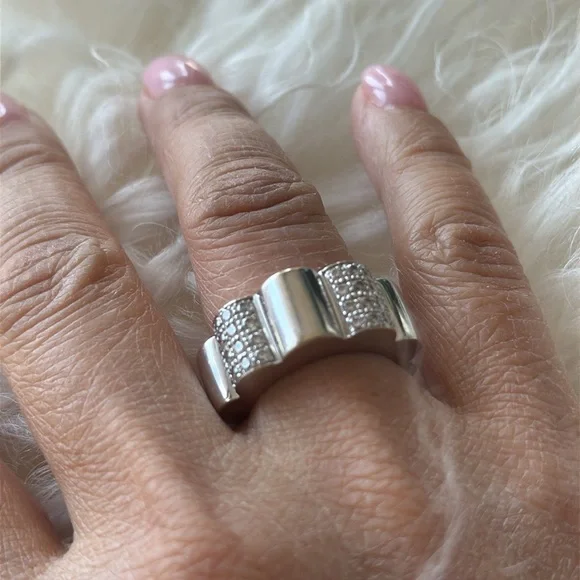 Chanel 18k Diamond Profil de Camélia Ring - Size 50 (Approx. 5 1/4) - Picture 11 of 12